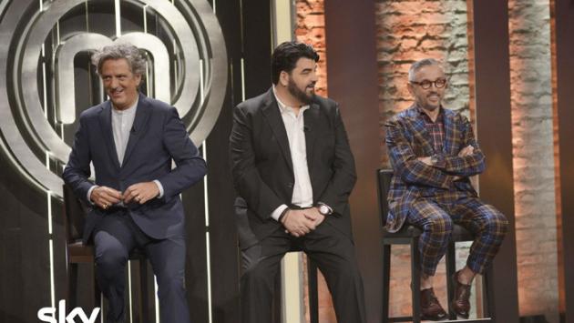 Torna Masterchef, con un nuovo grembiule, gli skill test e una puntata al Regio