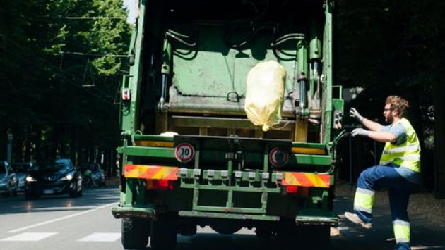 Raccolta dei rifiuti regolare durante le festività natalizie