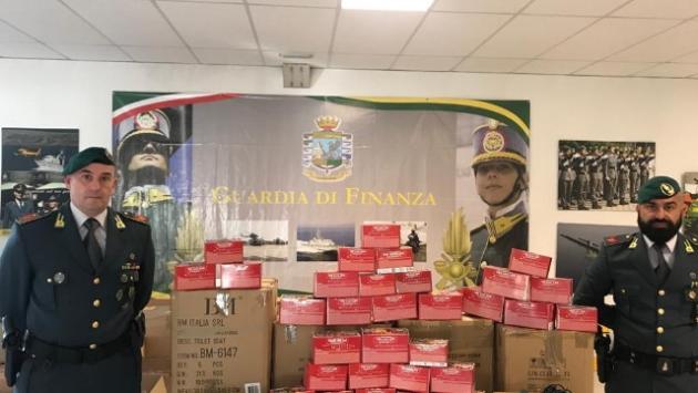 Milano, sequestrate 200mila luminarie di Natale