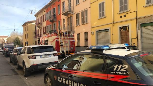 Paura in via Gulli per un'anziana chiusa in casa