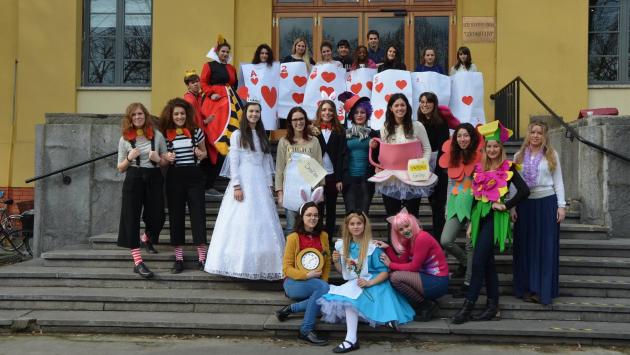 Carnevale all'Ulivi: la 5° C intepreta Alice