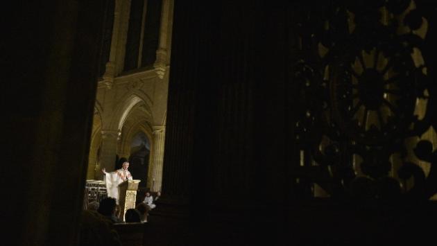 Natale: Notre Dame al buio per la prima volta in 200 anni