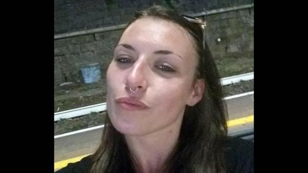 Travolta e uccisa dal treno: investita dopo una lite con un'amica per ragazzo conteso 