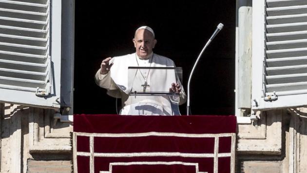 Il Papa: 'Non chattate quando siete a tavola in famiglia'
