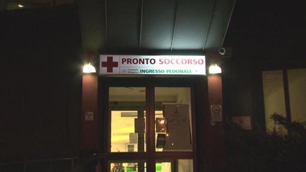 Ennesimo incidente nella notte a San Lazzaro: auto contro un palo, un ferito grave