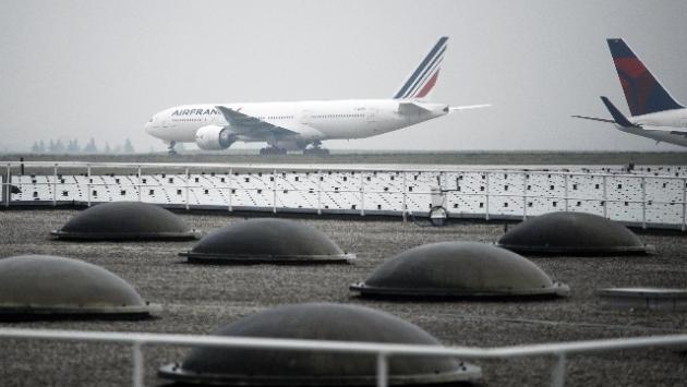 Armato di coltello ad aeroporto Parigi, ucciso da polizia 