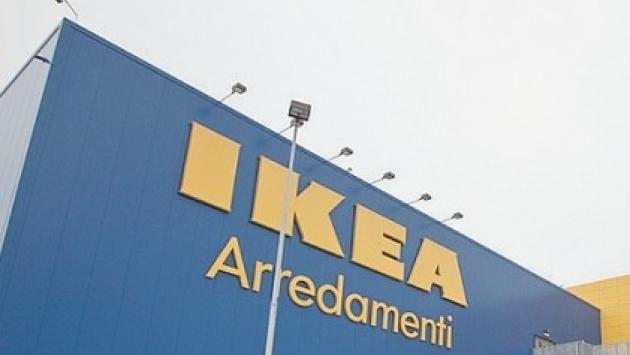 Lite all'Ikea di Roma, volano piatti al ristorante: bambina ferita