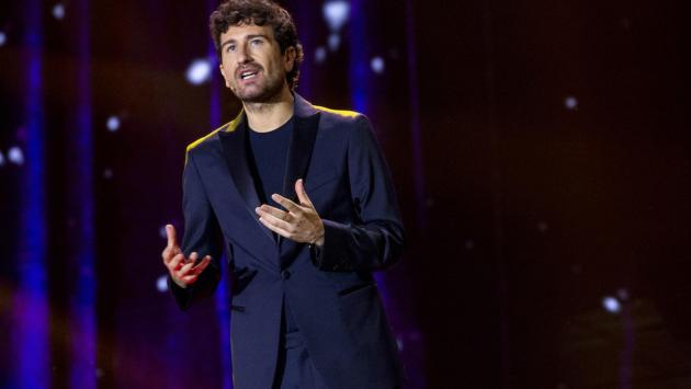 Alessandro Siani: «Amo l'abbraccio dal vivo con i fan»