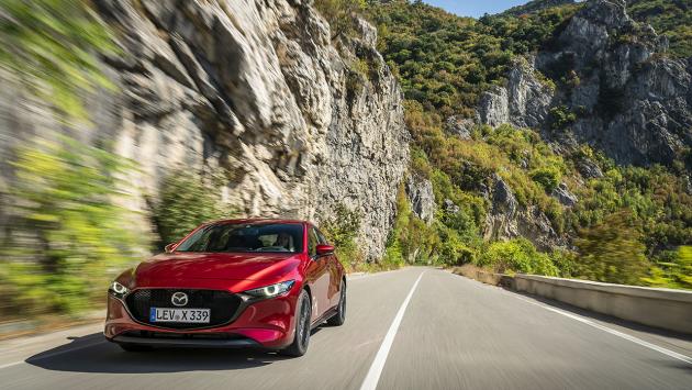 Mazda3, ore c'è anche l'ibrido da 150 Cv