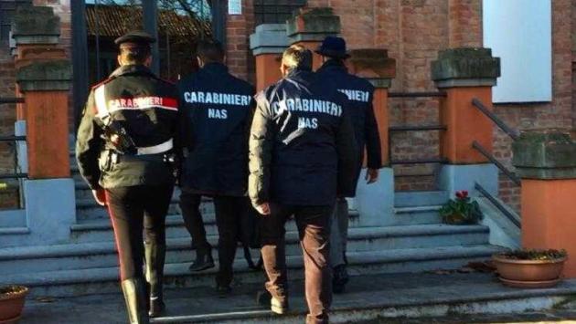 La Procura: "Finte operazioni al femore per ottenere più rimborsi". Maxi-sequestro alle Piccole Figlie