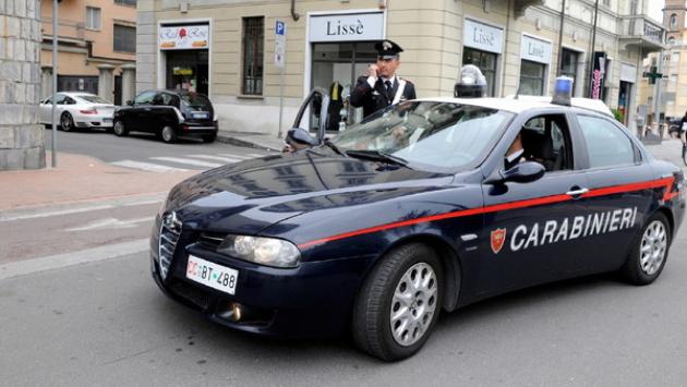 Insegue gli scippatori in motorino
