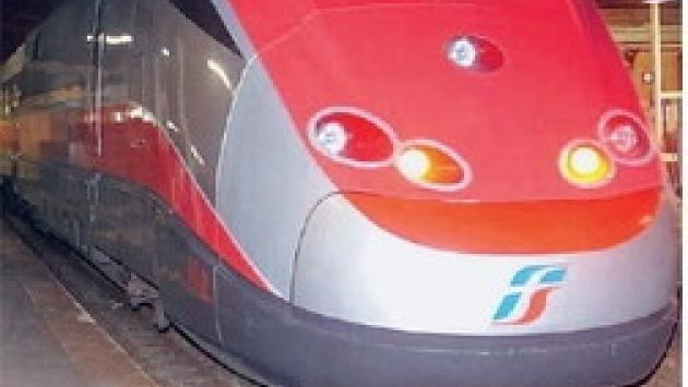 Viaggia senza il biglietto: passeggero aggredisce capotreno a Rimini