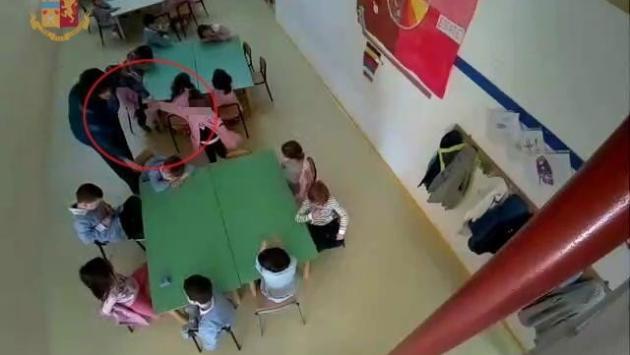 Bimbo autistico umiliato in classe, indagate due maestre ad Alessandria