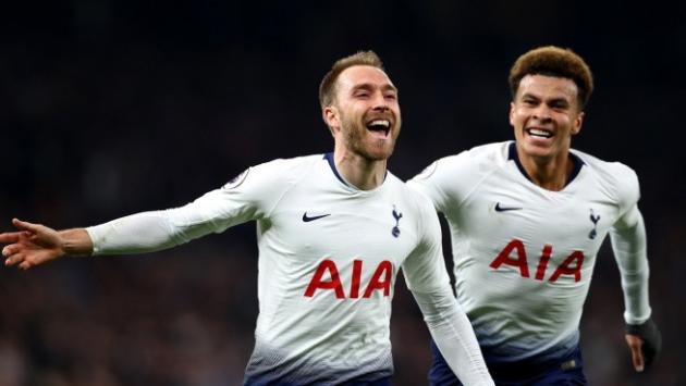 L'Inter abbraccia il nuovo colpo Eriksen