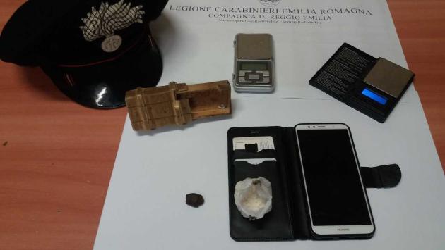 Pusher spaccia in zona stazione a Reggio: arrestato dai carabinieri