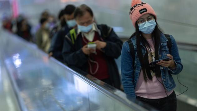 Virus Cina, l'Oms: primo caso di contagio non importato. A Milano annullata la parata di Capodanno