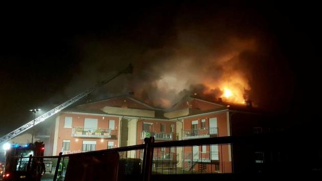 Colletta per la famiglia «sfrattata» dall'incendio