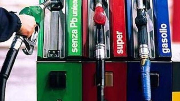 Effetto coronavirus, nei prossimi giorni la benzina cala 0,5-0,7 centesimi