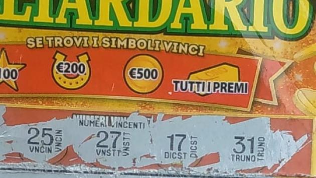 Bambino fa i capricci per avere un grattino. E vince 301mila euro