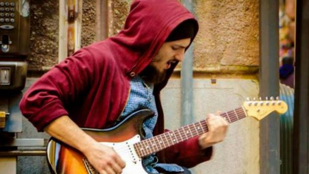 Musicista di strada «cacciato» dai vigili Video
