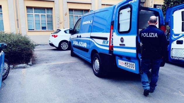 Controlli anti-spaccio nei parchi: il cane Radau scova le dosi nascoste