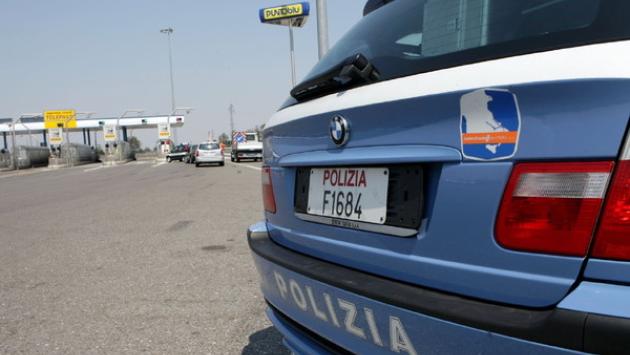 Ubriaco alla guida si schianta contro un tir, muore la compagna