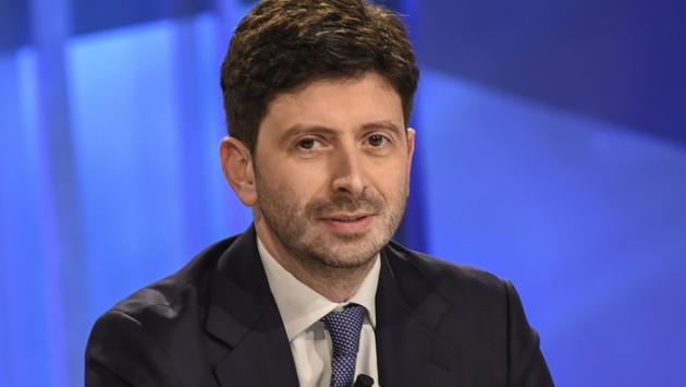Speranza a infermieri "serve patto sociale per la salute"
