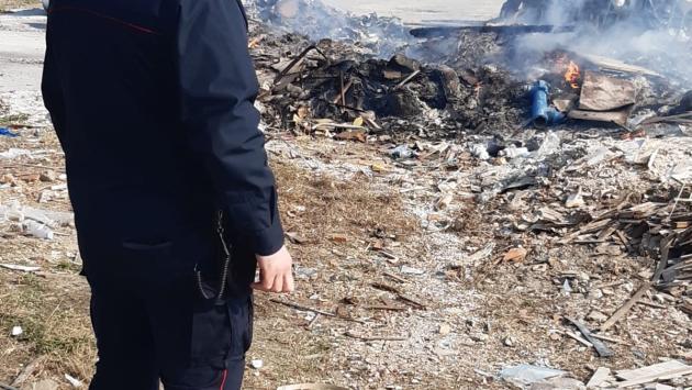 Ditta brucia rifiuti, intervengono i carabinieri forestali:  sequestrata l’area ed individuati i responsabili