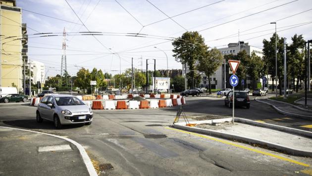Via Fleming, asfaltatura della rotatoria: traffico rivoluzionato fino a sabato   