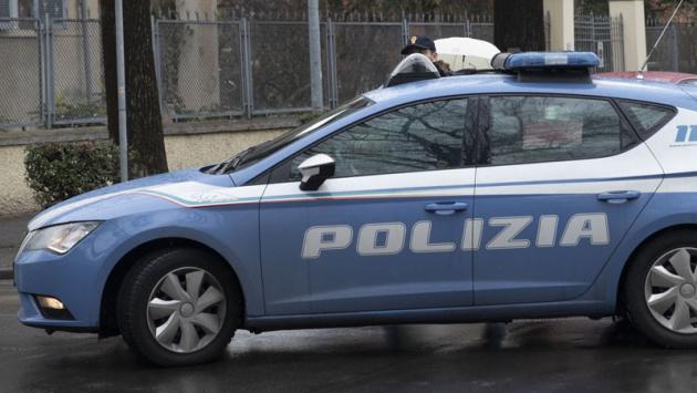 Stradone: tenta il sorpasso ma non riesce. E allora prende a botte l'altro automobilista