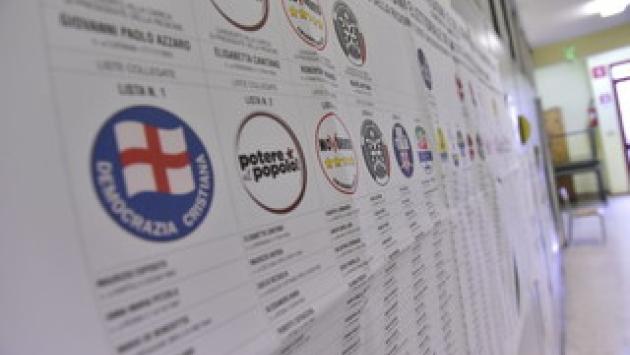 Coronavirus, premiati i partiti maggiori. Italiani favorevoli a misure