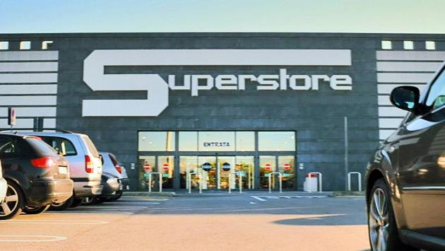 Verso una nuova stretta per i negozi. E diversi supermercati riducono gli orari, anche a Parma