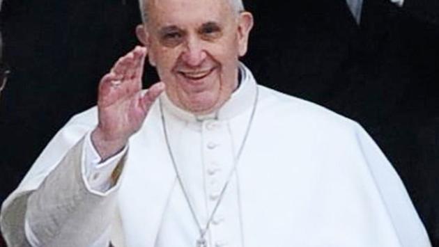 Papa Francesco ha lasciato il policlinico Gemelli e si è fermato a parlare con i giornalisti: "Ho sentito solo un malessere, ma non ho avuto paura"