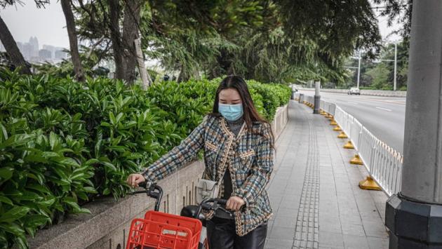 Wuhan rialza l'allerta: 'State a casa' 