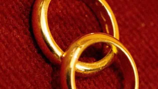 Due medici impegnati in reparti Covid sposi a Parma 'per il bene dei figli'