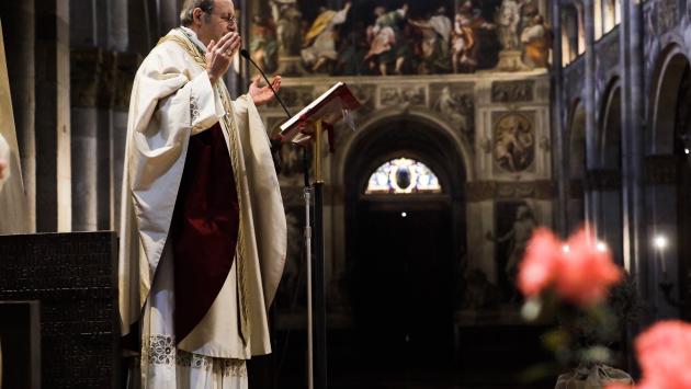 La Pasqua nel Duomo deserto. Il Vescovo: 'Così vicino a chi è in difficoltà e a chi è casa con responsabilità'