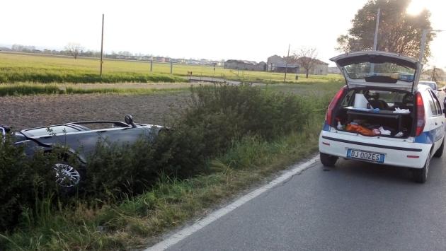 Auto fuori strada alla periferia di San Secondo