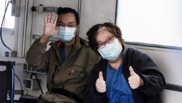 La coppia di cinesi che fece tappa a Parma termina la riabilitazione: 'Grazie Italia' 