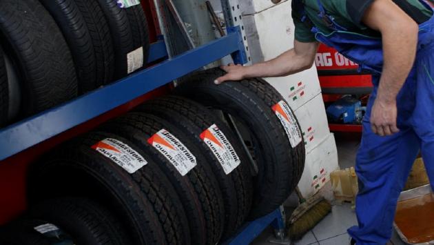 Condannata coppia di truffatori: un buco di 265 gomme