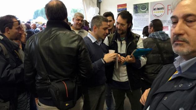 Pizzarotti: «Giù dal palco? Meglio fra la gente»