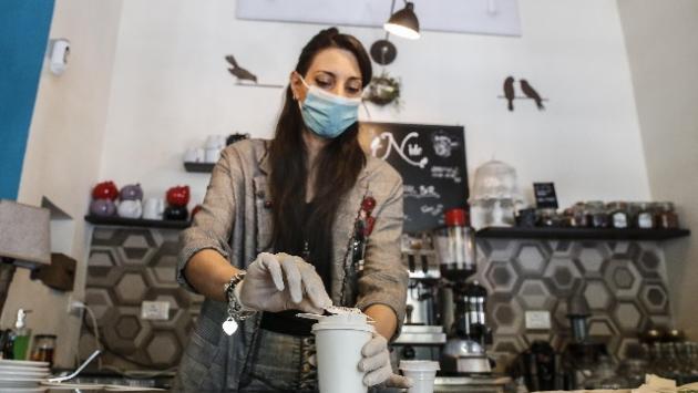 Mascherine e distanze, le (nuove) linee guida delle attività commerciali