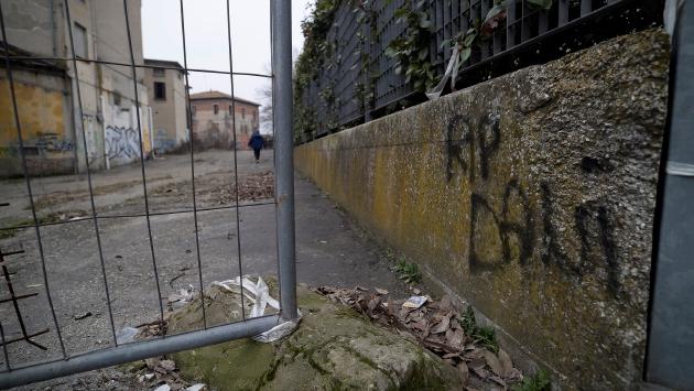 La «fabbrica» ancora rifugio di vite randage