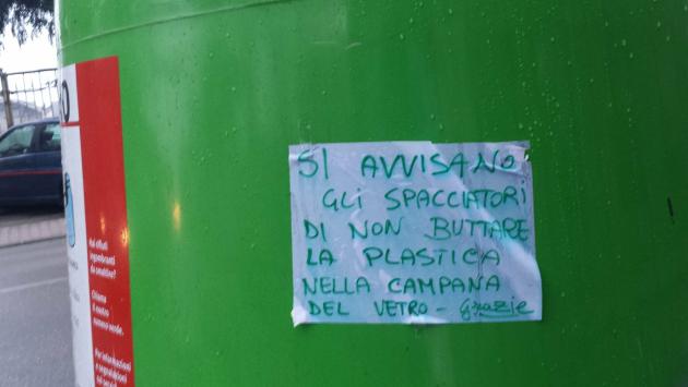 La differenziata spiegata agli spacciatori...