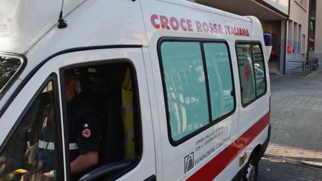 Ragazzina di 12 anni cade dal quinto piano ad Asti, grave 