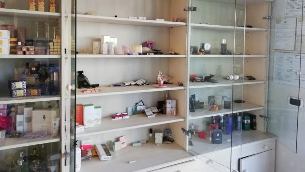 I ladri «assaltano» la profumeria e scelgono le migliori marche francesi