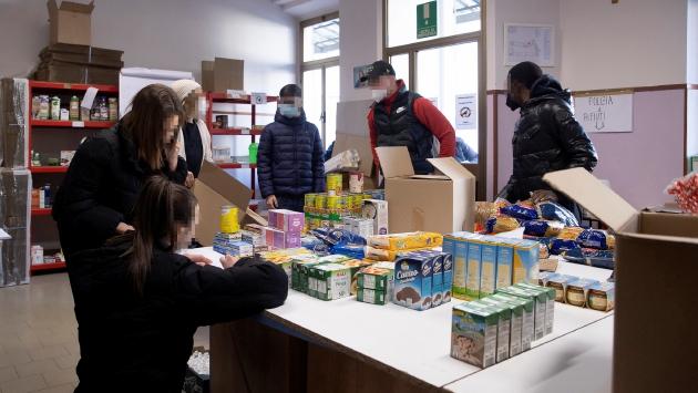 Quei corsi per ragazzi che provano a ripartire: «Aiutare chi è in difficoltà ci fa sentire utili»