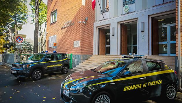 Manodopera irregolare per frodare il fisco: sequestro di 400mila euro a salumificio