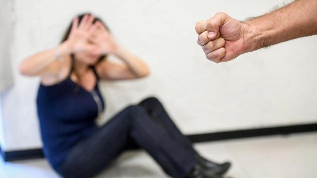 Ferì la ex con un coltello, condannato a 3 anni