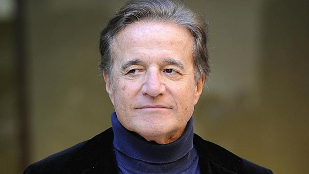 Rubano l'auto a Christian De Sica: 500 ritrovata a Tor Bella Monaca 