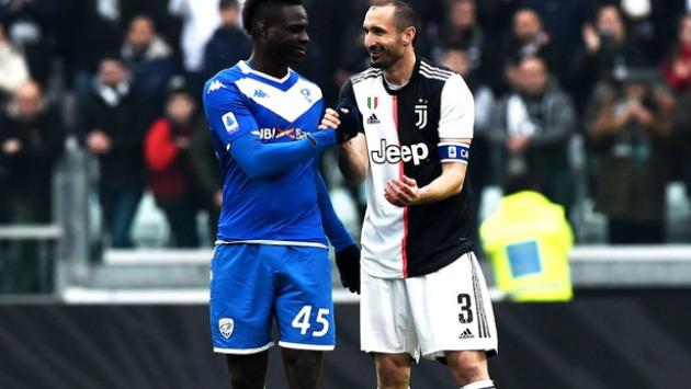 Chiellini: "Balotelli da schiaffi", Supermario: "Almeno parlo in faccia"